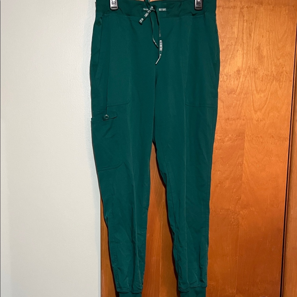 MedCouture Green Women’s Fitted Scrub Pants